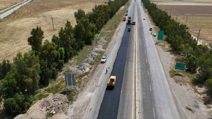 آغاز اجرای روکش آسفالت ۴۵ کیلومتر از محورهای ایلام و مهران با اولویت مسیر اربعین