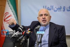 ظریف: حضور بیباکانه رهبر انقلاب، القائاتِ دروغ مزدوران را نقش بر آب کرد ظریف: حضور بیباکانه رهبر انقلاب، القائاتِ دروغ مزدوران را نقش بر آب کرد