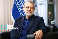 لاریجانی: ایرانیها «تسلیمبشو» نیستند لاریجانی: ایرانیها «تسلیمبشو» نیستند