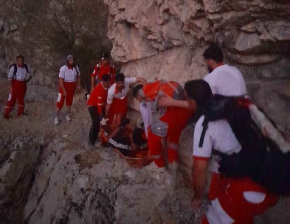 نجات جان دو گردشگر در دره «ویژدرون» با تلاش نجاتگران هلالاحمر ایلام نجات جان دو گردشگر در دره «ویژدرون» با تلاش نجاتگران هلالاحمر ایلام