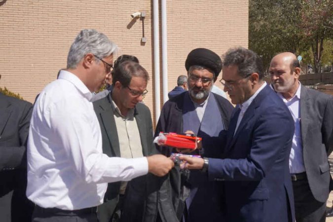 توزیع هزار بسته معیشتی و نوشتافزار در چوار با مشارکت پتروشیمی ایلام توزیع هزار بسته معیشتی و نوشتافزار در چوار با مشارکت پتروشیمی ایلام