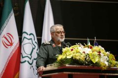 ایران در ساخت تجهیزات پیشرفته نظامی از هیچ کشوری اجازه نخواهد گرفت ایران در ساخت تجهیزات پیشرفته نظامی از هیچ کشوری اجازه نخواهد گرفت