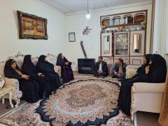 تجلیل مدیرکل کتابخانههای عمومی استان و مدیرکل کانون پرورش فکری کودکان و نوجوانان از مادر شهید نورمحمد بابایی تجلیل مدیرکل کتابخانههای عمومی استان و مدیرکل کانون پرورش فکری کودکان و نوجوانان از مادر شهید نورمحمد بابایی