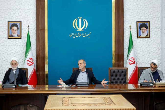 ادغام مراکز کم بازده علمی، با هدف تمرکز حمایتها بر دانشگاههای کارآمد ادغام مراکز کم بازده علمی، با هدف تمرکز حمایتها بر دانشگاههای کارآمد