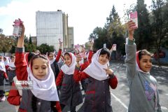 توزیع شیر در مدارس؛ حمایت دولت چهاردهم از سلامت دانشآموزان توزیع شیر در مدارس؛ حمایت دولت چهاردهم از سلامت دانشآموزان