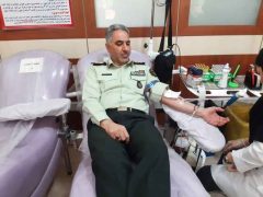 مشارکت مسئولانه فرمانده انتظامی استان ایلام به مناسبت هفته انتظامی در پویش اهدای خون مشارکت مسئولانه فرمانده انتظامی استان ایلام به مناسبت هفته انتظامی در پویش اهدای خون