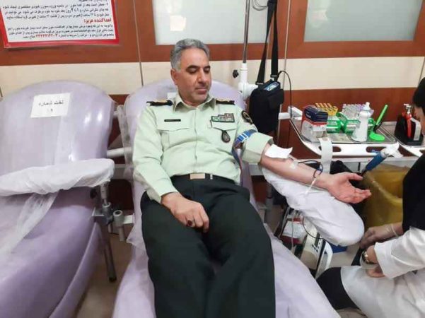 مشارکت مسئولانه فرمانده انتظامی استان ایلام به مناسبت هفته انتظامی در پویش اهدای خون مشارکت مسئولانه فرمانده انتظامی استان ایلام به مناسبت هفته انتظامی در پویش اهدای خون