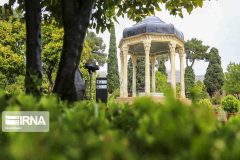شعر حافظ محدود به مرزهای جغرافیایی نیست/ حافظخوانی فارسیآموزان کشورهای مختلف شعر حافظ محدود به مرزهای جغرافیایی نیست/ حافظخوانی فارسیآموزان کشورهای مختلف
