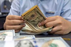 بازار ارز ریزشی آغاز کرد/ طلا عقب کشید بازار ارز ریزشی آغاز کرد/ طلا عقب کشید