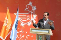 استاندار: تلفیق آموزش با صنعت مسیر توسعه ایلام را هموار میکند استاندار: تلفیق آموزش با صنعت مسیر توسعه ایلام را هموار میکند
