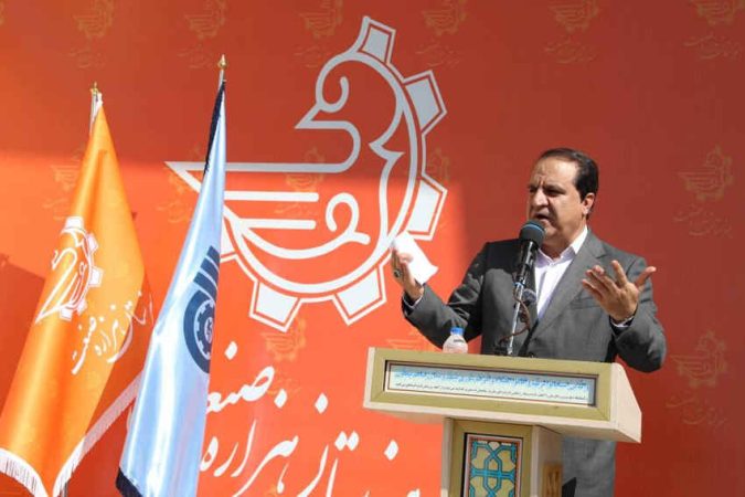 استاندار: تلفیق آموزش با صنعت مسیر توسعه ایلام را هموار میکند استاندار: تلفیق آموزش با صنعت مسیر توسعه ایلام را هموار میکند