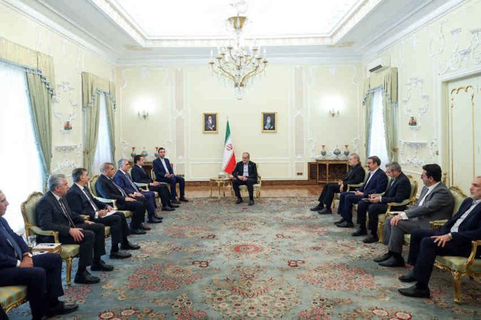 پزشکیان: تسریع در اتصال شبکه ریلی ایران و عراق، پیوندهای اقتصادی منطقه را تحکیم میکند پزشکیان: تسریع در اتصال شبکه ریلی ایران و عراق، پیوندهای اقتصادی منطقه را تحکیم میکند