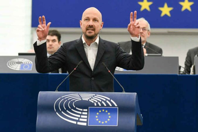 انتقاد تند نماینده اروپایی از عدم محکومیت حملات آمریکا و اسرائیل به ایران انتقاد تند نماینده اروپایی از عدم محکومیت حملات آمریکا و اسرائیل به ایران