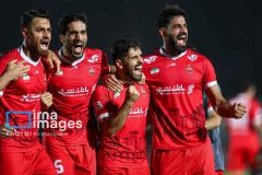 کشتی سرخ به ساحل آرامش رسید؛ لبخند وحید در شب نبود درویش کشتی سرخ به ساحل آرامش رسید؛ لبخند وحید در شب نبود درویش