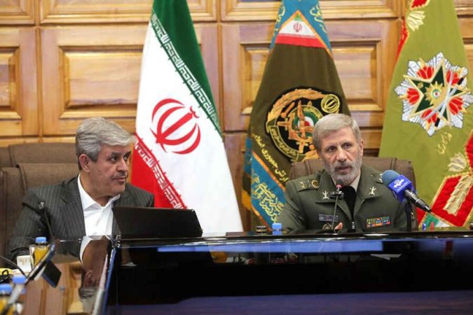 فرمانده کل ارتش: تا پای جان در دفاع از نظام اسلامی ایستاده‌ایم
