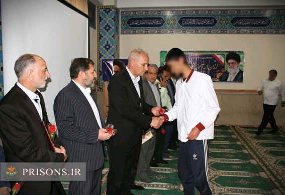 خیرین ایلامی 22 زندانی را از زندان آزاد کردند خیرین ایلامی ۲۲ زندانی را از زندان آزاد کردند