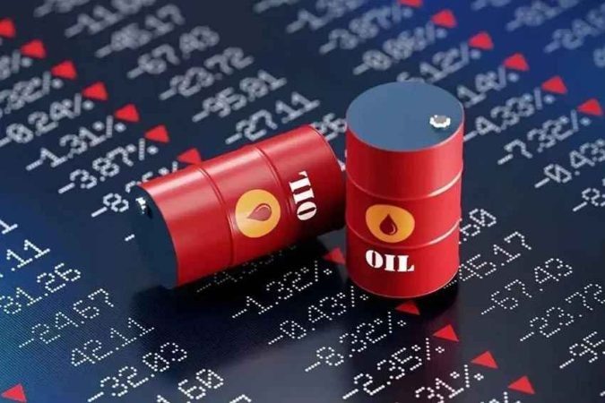 بلومبرگ: پس از اینکه ایران مذاکرات را سازنده خواند، قیمت نفت کاهش پیدا کرد