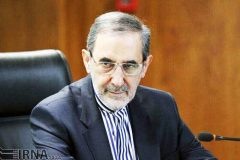 ولایتی: ترامپ از اوضاع اقتصادی و سیاسی جهان بی‌اطلاع است