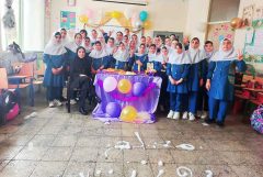 جا ماندهام در دل بچهها، با دستی پر از دستهای کوچک   *زهرا قاسمیان جا ماندهام در دل بچهها، با دستی پر از دستهای کوچک   *زهرا قاسمیان