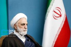 حضور حجتالاسلام والمسلمین محسنی اژهای در منزل شهید رئیسی حضور حجتالاسلام والمسلمین محسنی اژهای در منزل شهید رئیسی